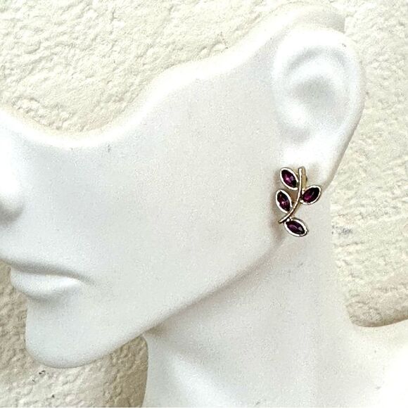 Small and dainty gold tone and purple post leaf earrings - Picture 5 of 10